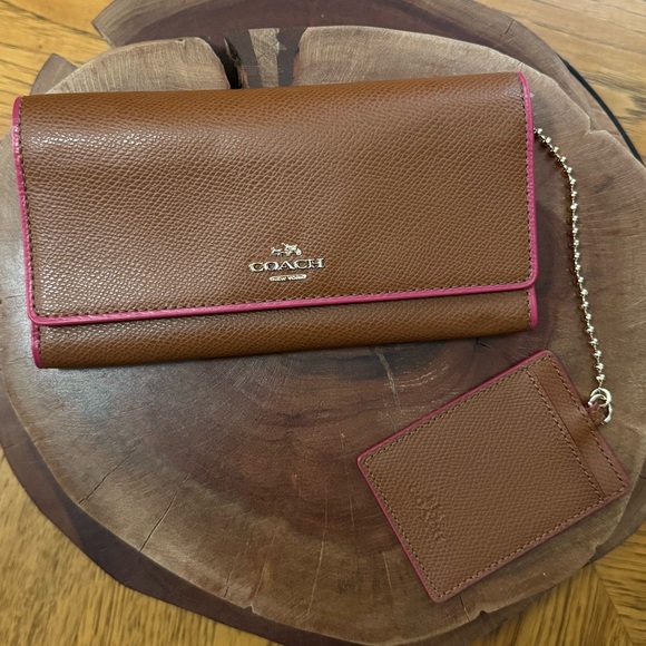 Coach Handbags - NEW COACH TRIFOLD WALLET IN EDGE PAINT CROSSGRAIN LEATHER WITH CARD/ID INSERT